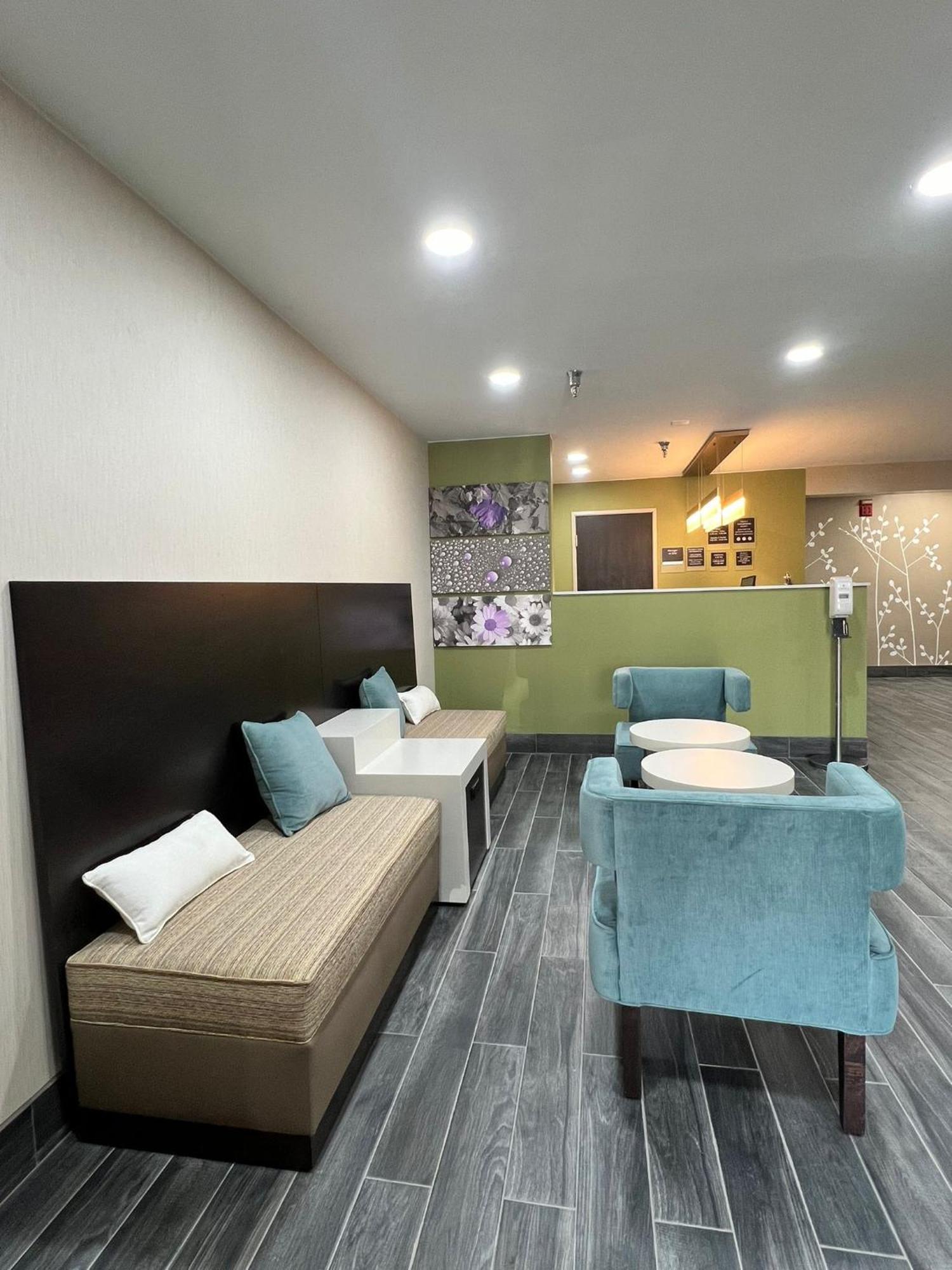 Hotel Sleep & I-135