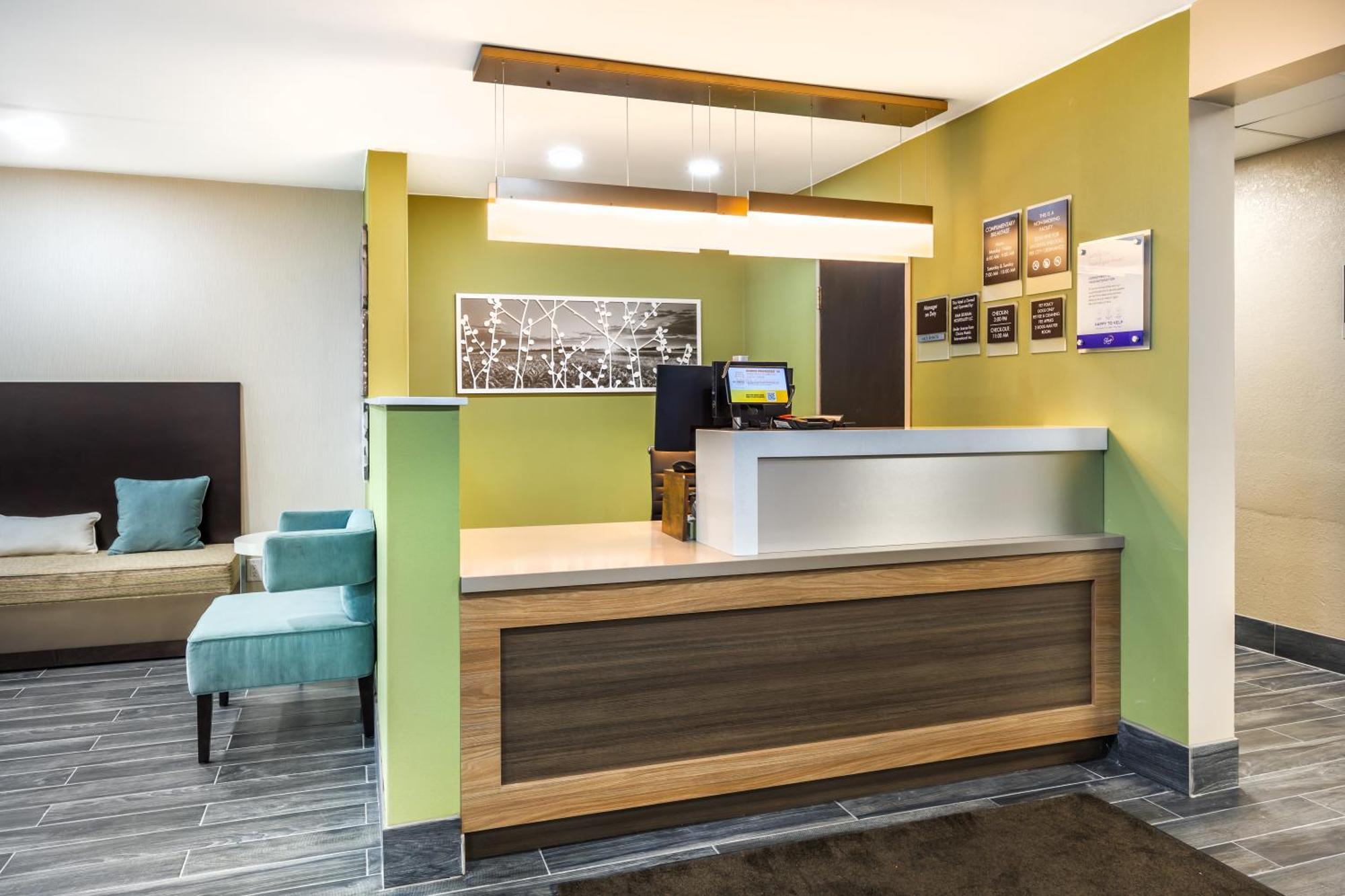 Sleep & I-135 Hotel