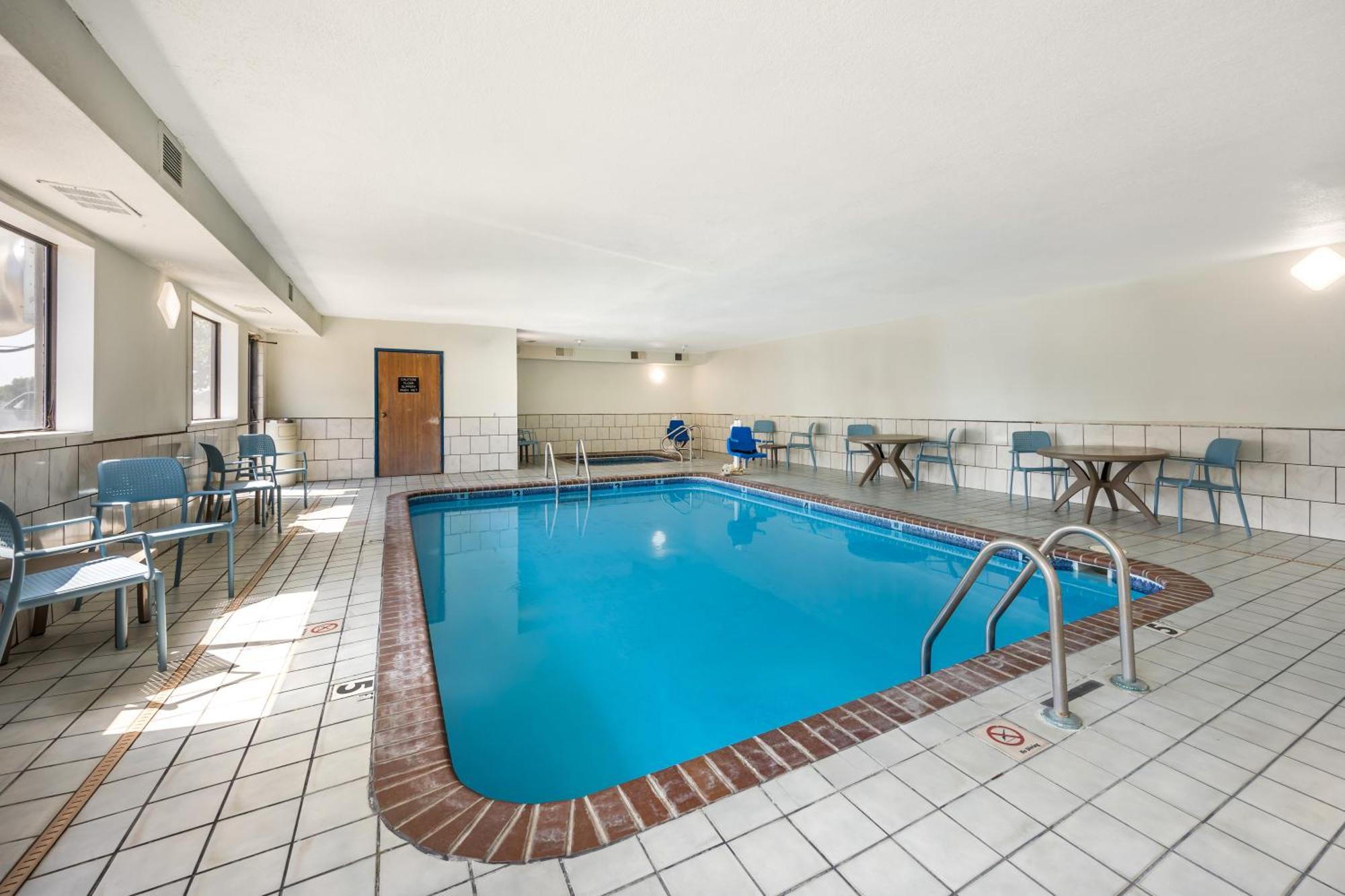 Hotel Sleep & I-135