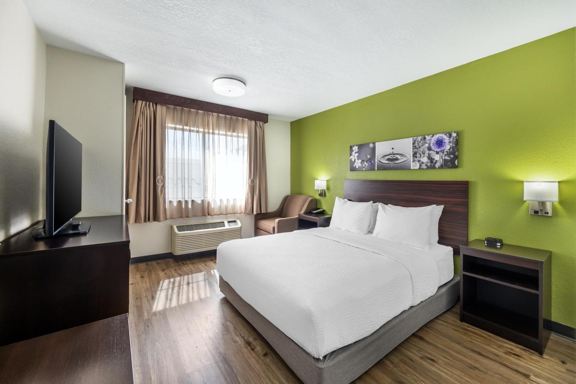 Sleep & I-135 Hotel 2*