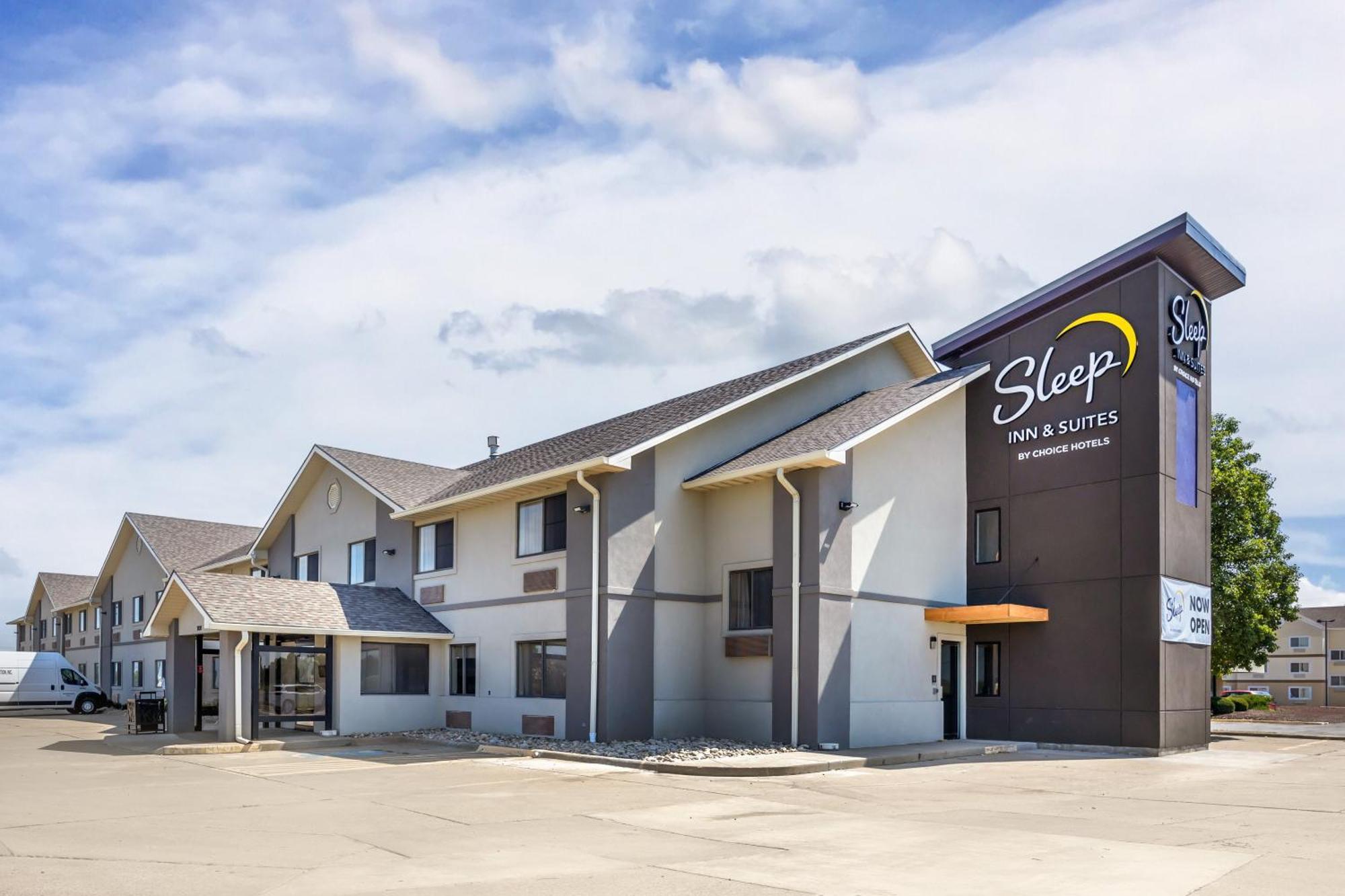 Hotel Sleep & I-135