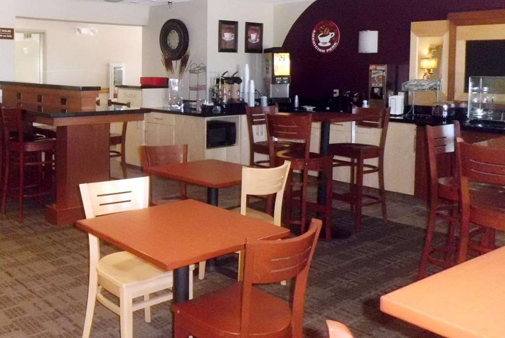 Hotel Sleep & I-135 Salina