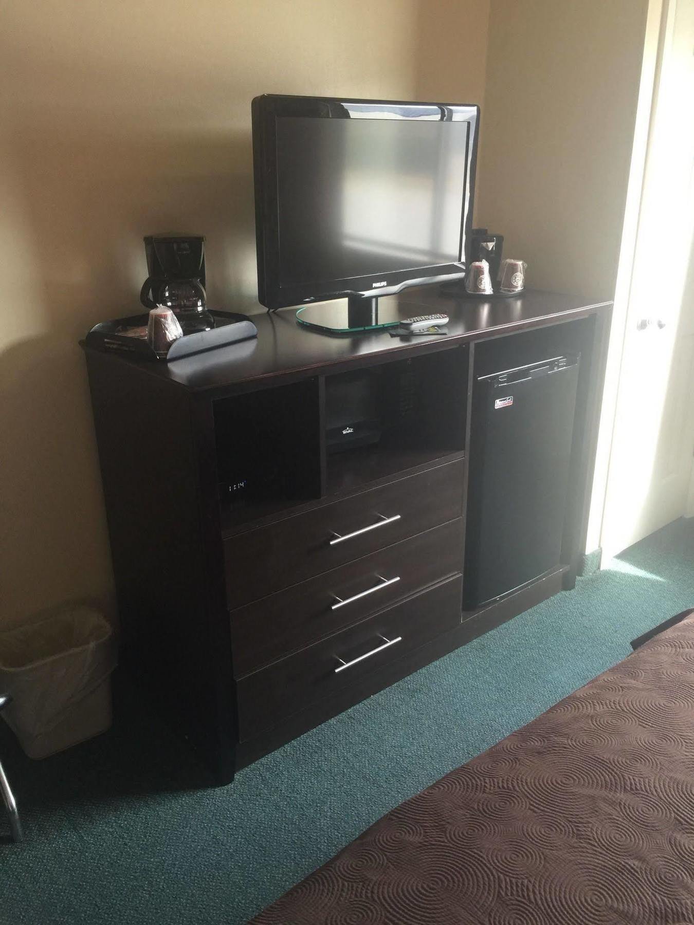 Sleep & I-135 Hotel