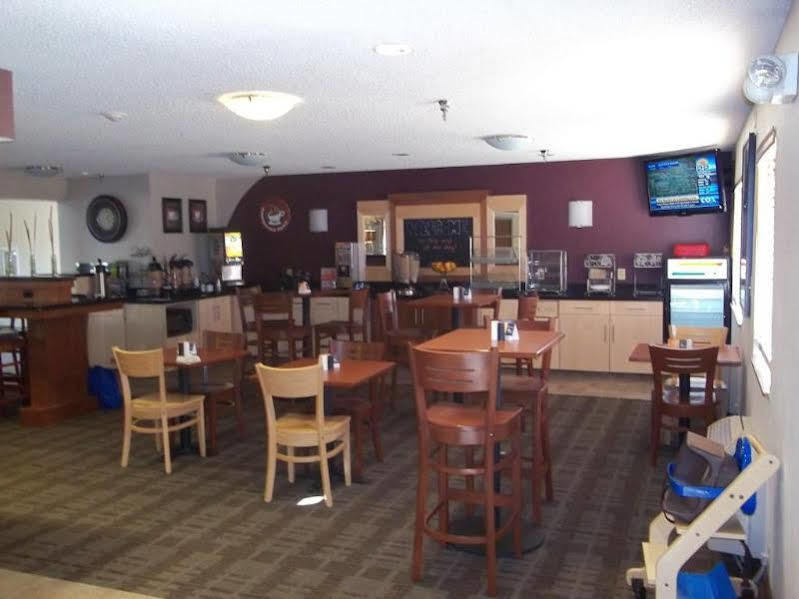 Sleep & I-135 Hotel Salina