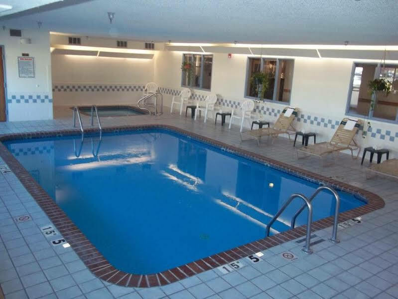 Sleep & I-135 Hotel
