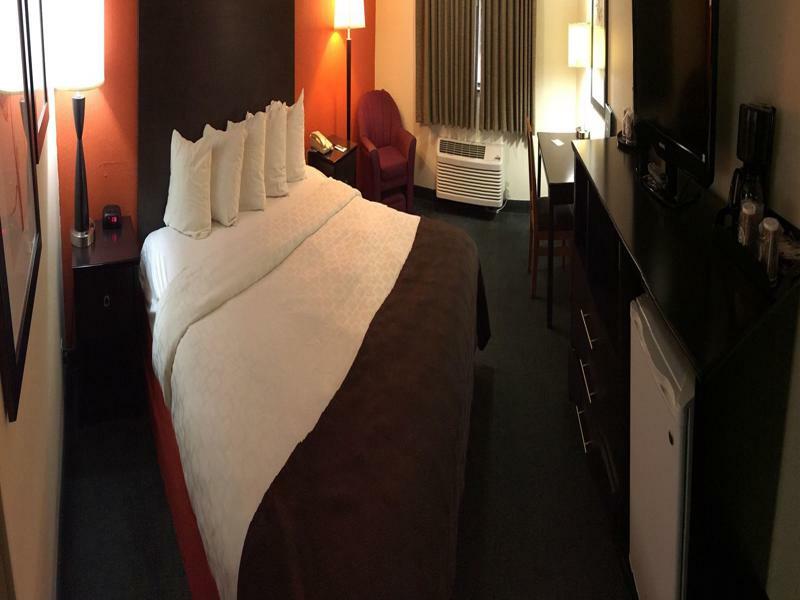Sleep & I-135 Hotel Salina