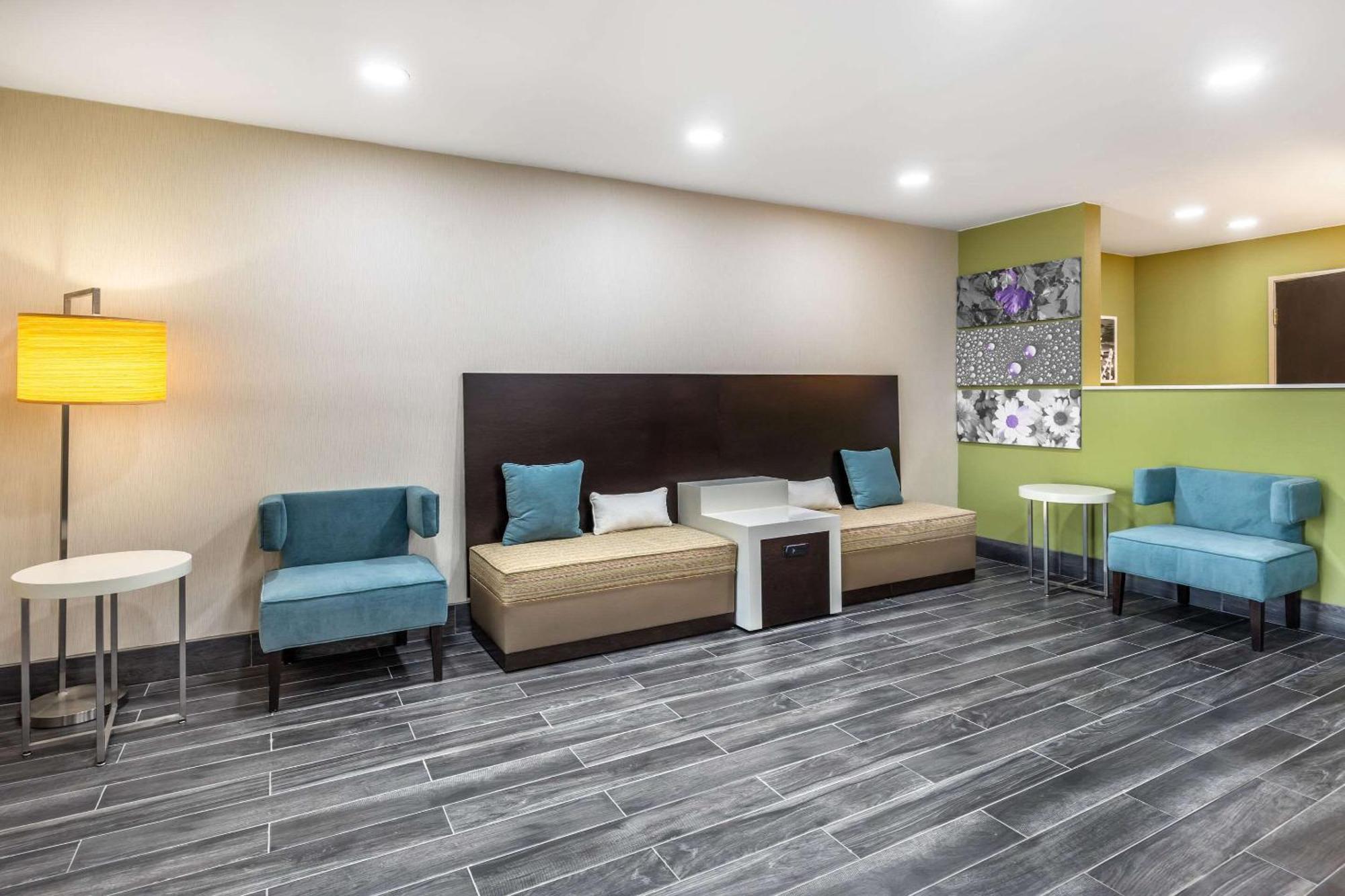 Hotel Sleep & I-135 Salina