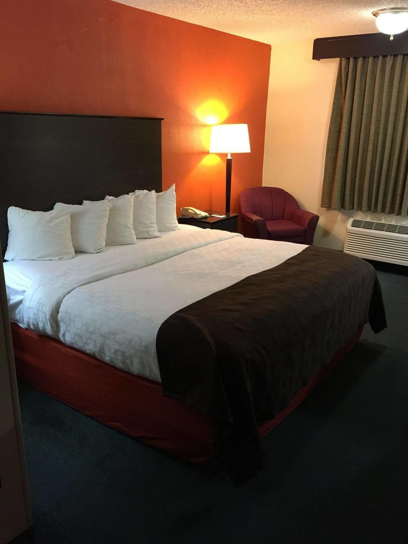 Hotel Sleep & I-135 Salina