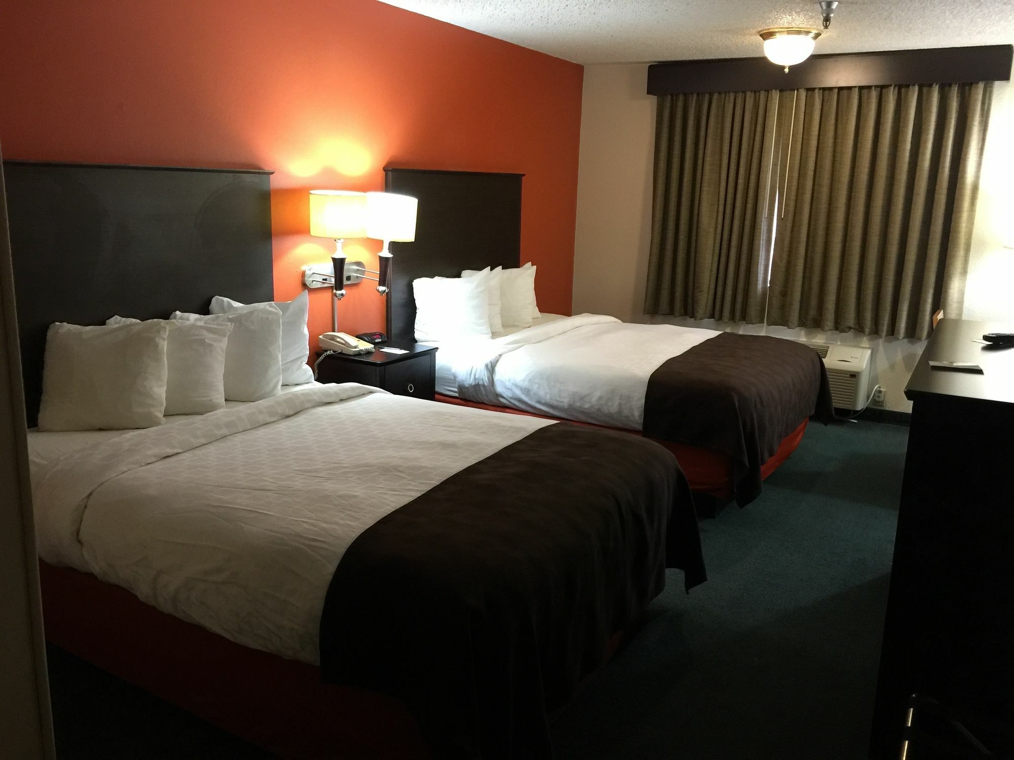 Sleep & I-135 Hotel 2*